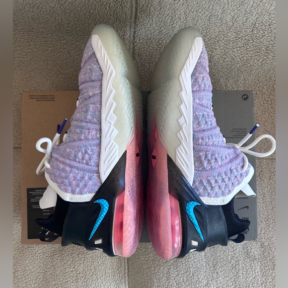Nike LeBron 18 'Graffiti' - 8.5 Women’s or 7 Men’s - New w Box - CQ9283-900 - Picture 7 of 14